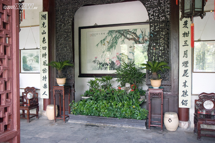 nett eingerichteter pavillon