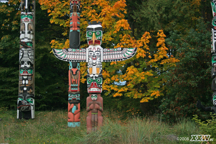 totem poles 