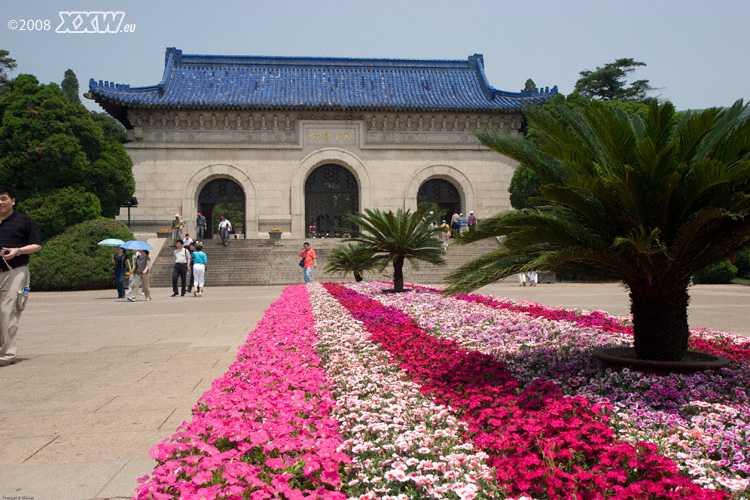 besuch im mausoleum des dr. sun yatsen