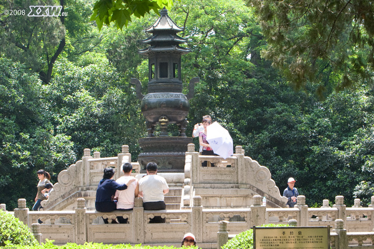 dieses mausoleum liegt in einem tollen park