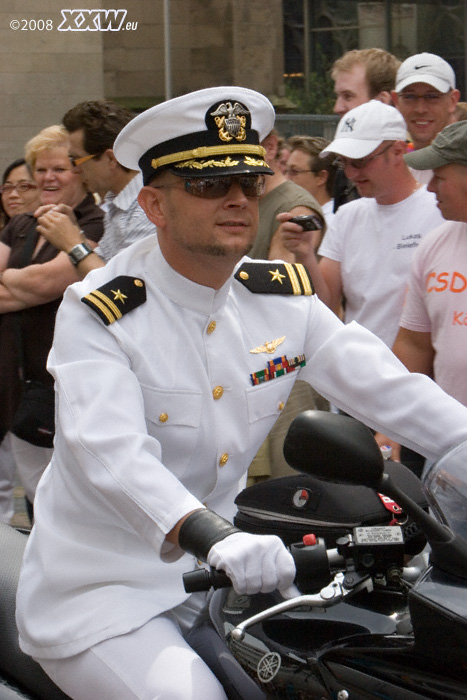 uniformiert