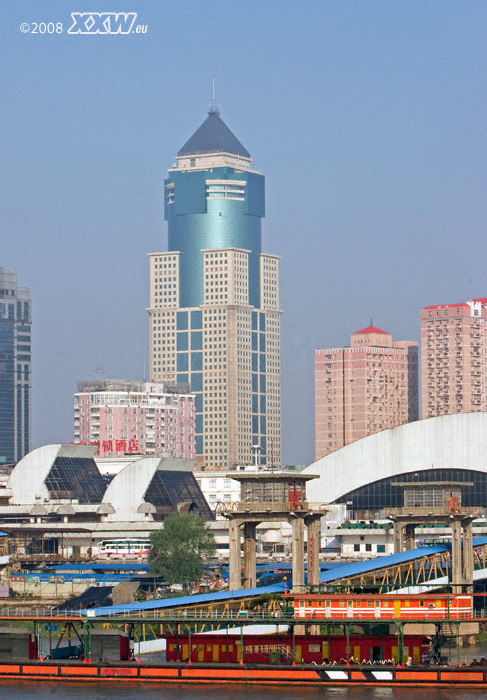 unsere anlegestelle im zentrum von wuhan