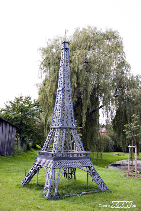 der eifelturm so weit im osten