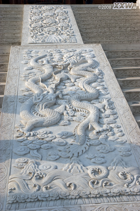 marmorrelief vor der wildganspagode