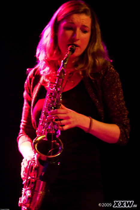 nicole jo am saxophon