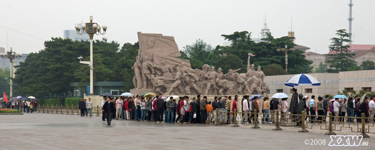 anstehen vor dem mao mausoleum