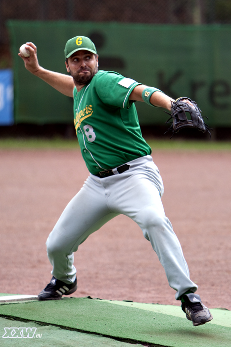 der gegnerische pitcher