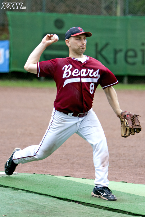 der bears pitcher